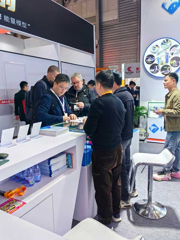 華鵬艾偉2025慕尼黑上海光博會